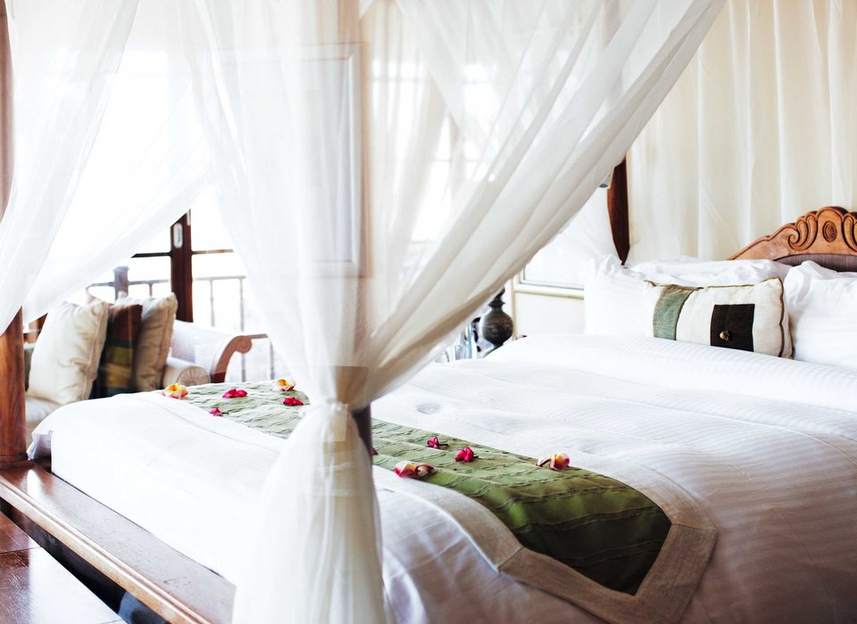 all-inclusive-resorts-beach-bedroom-honeymoon